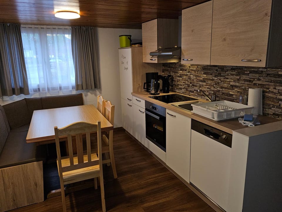 Kitchen or kitchenette, Dining area, dishwasher, pet friendly, stove