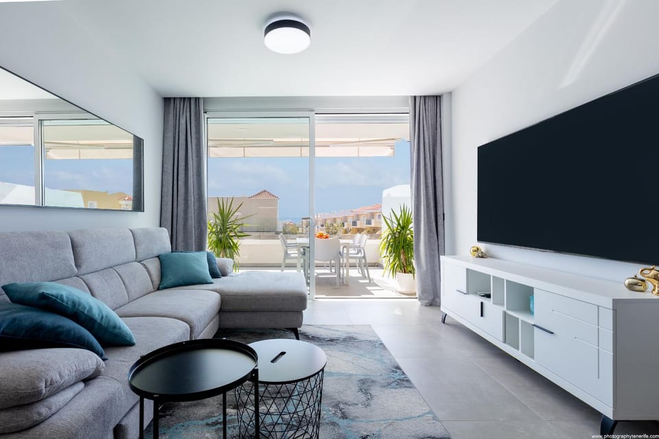 TV and multimedia, Balcony/Terrace, Living room, Seating area