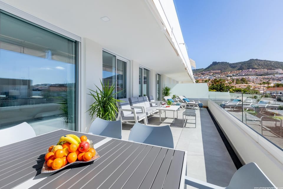 Balcony/Terrace, Balcony/Terrace, Dining area, Mountain view, sunbed