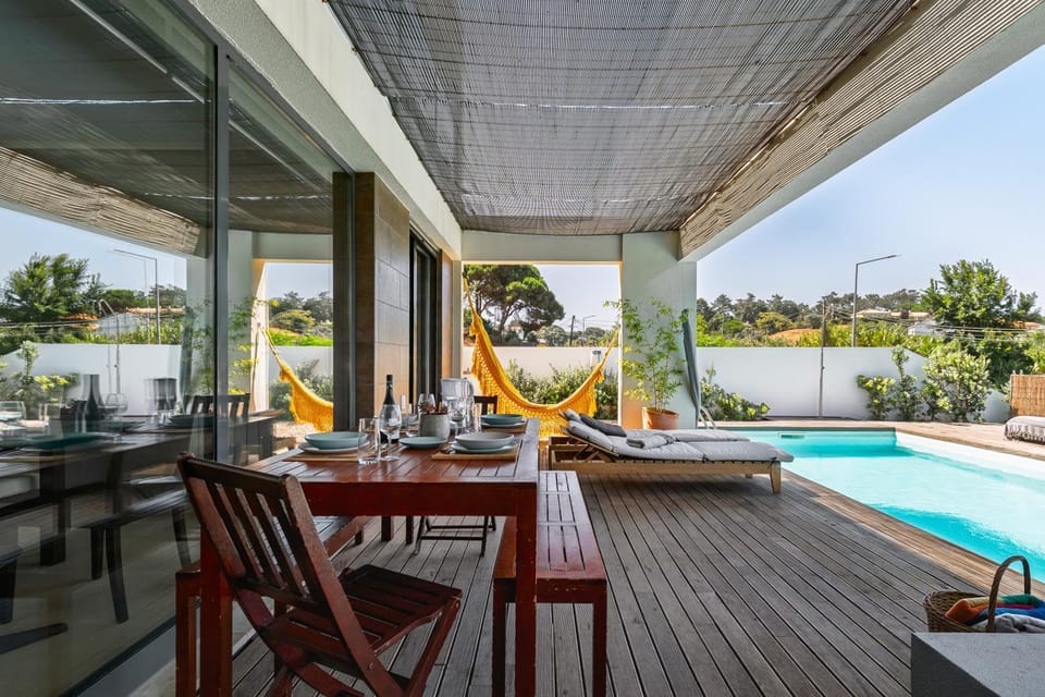 Property building, Balcony/Terrace, Living room, Swimming pool