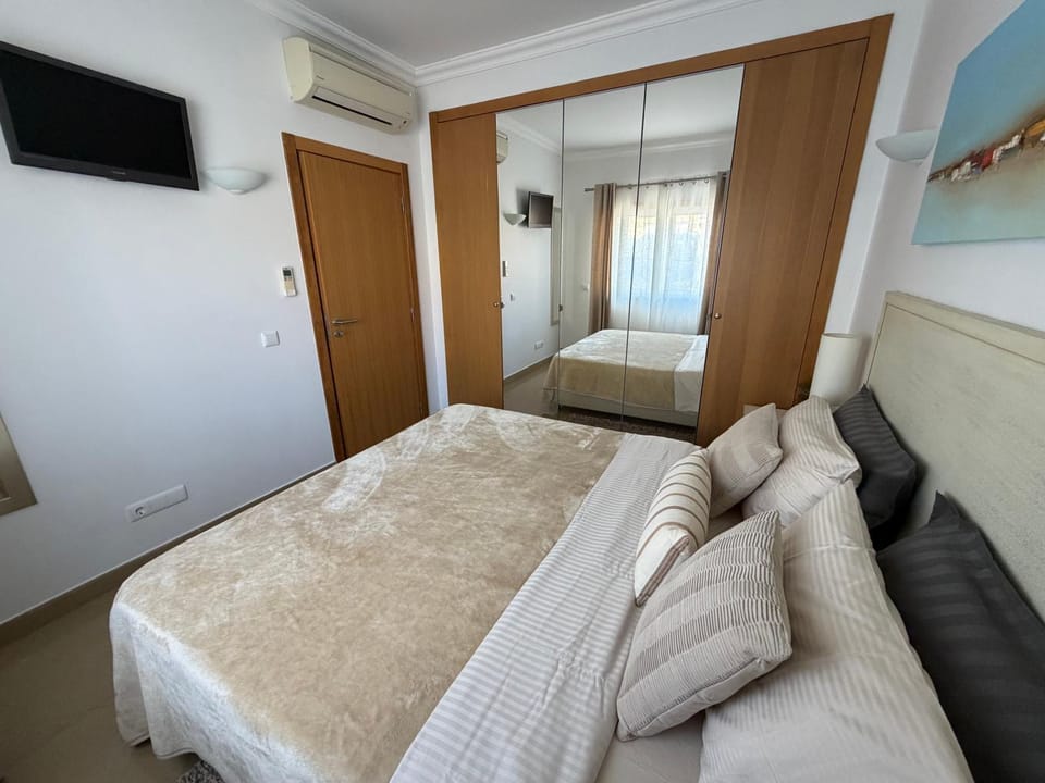 Beautiful 2 bed townhouse on Boavista golf course Apartment in Luz