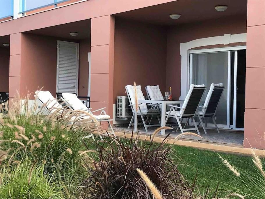 Beautiful 2 bed townhouse on Boavista golf course Apartment in Luz