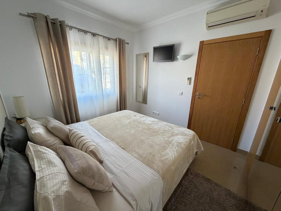 Beautiful 2 bed townhouse on Boavista golf course Apartment in Luz