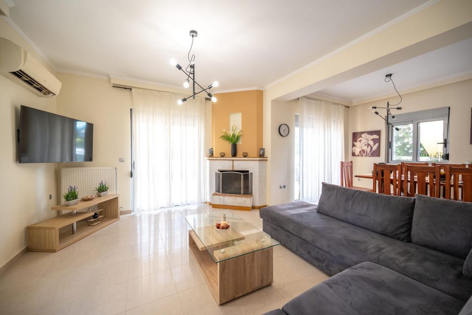 TV and multimedia, Living room, Seating area, fireplace, air conditioner