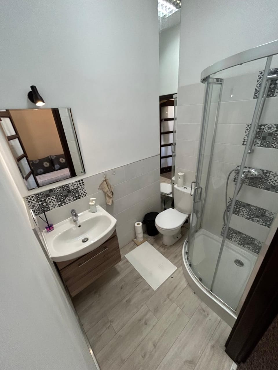 Shower, Toilet, Bathroom, towels