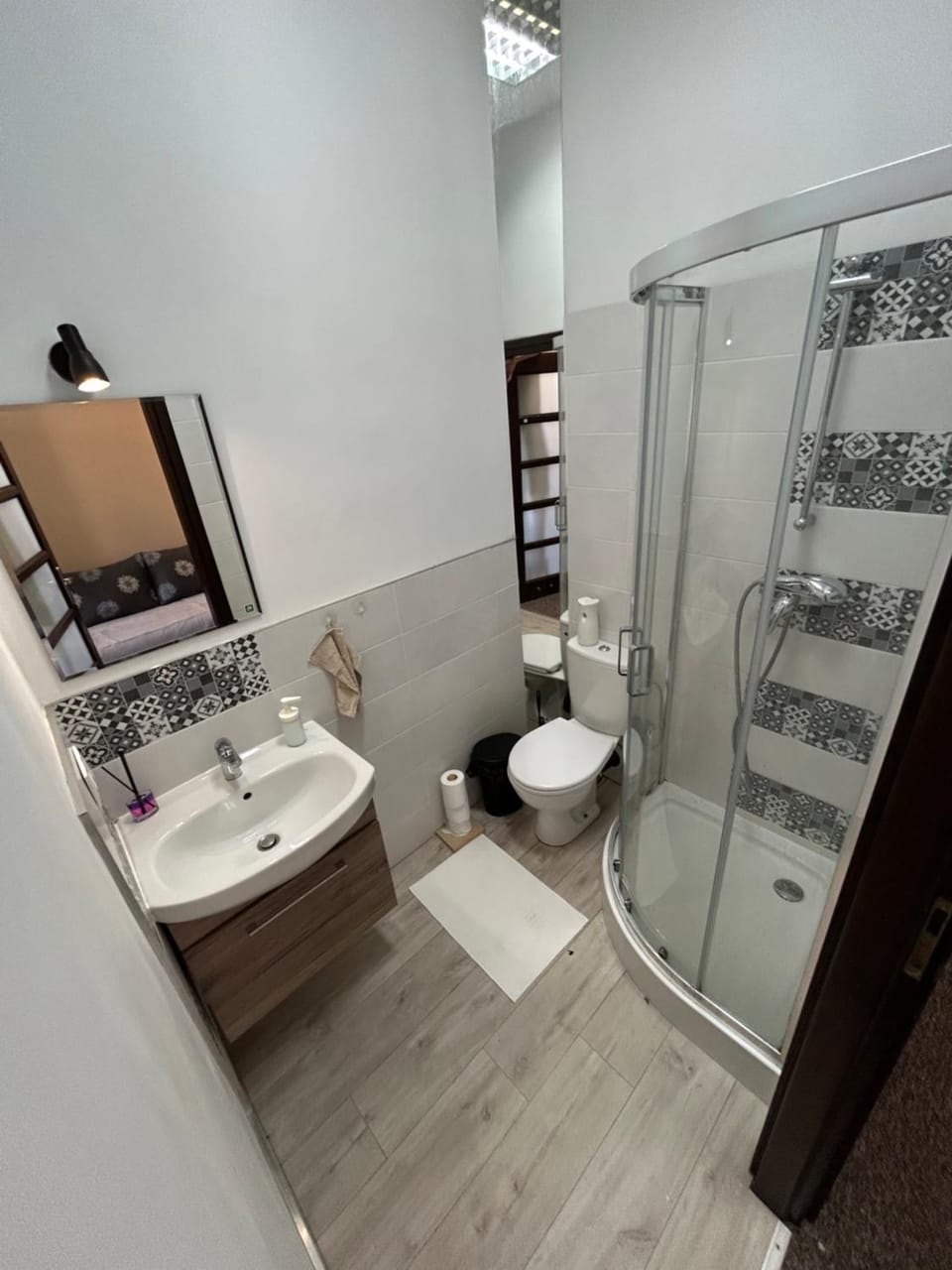 Shower, Toilet, Bathroom, towels