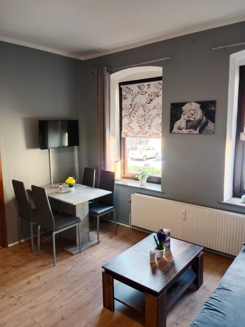 TV and multimedia, Living room, Seating area, Dining area, internet