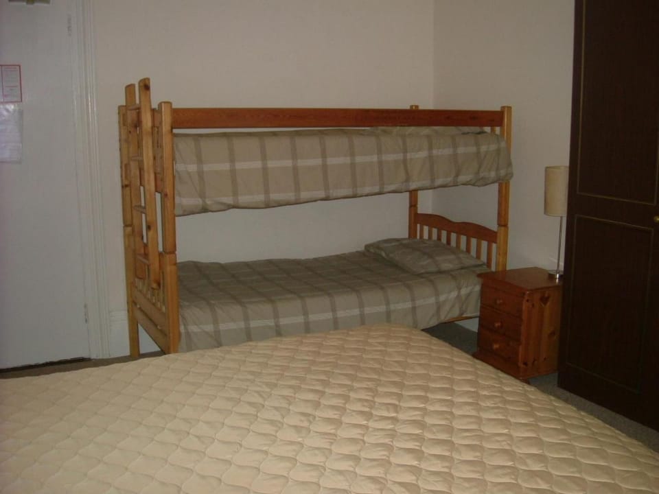 Shower, Toilet, TV and multimedia, Coffee/tea facilities