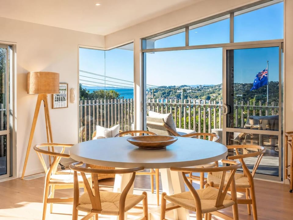 Oneroa Vines and Views- Stay Waiheke House in Auckland Region