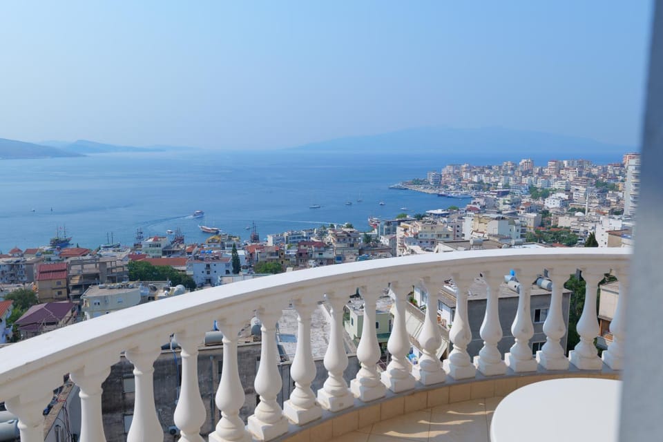 Day, Natural landscape, View (from property/room), Balcony/Terrace, City view, Sea view