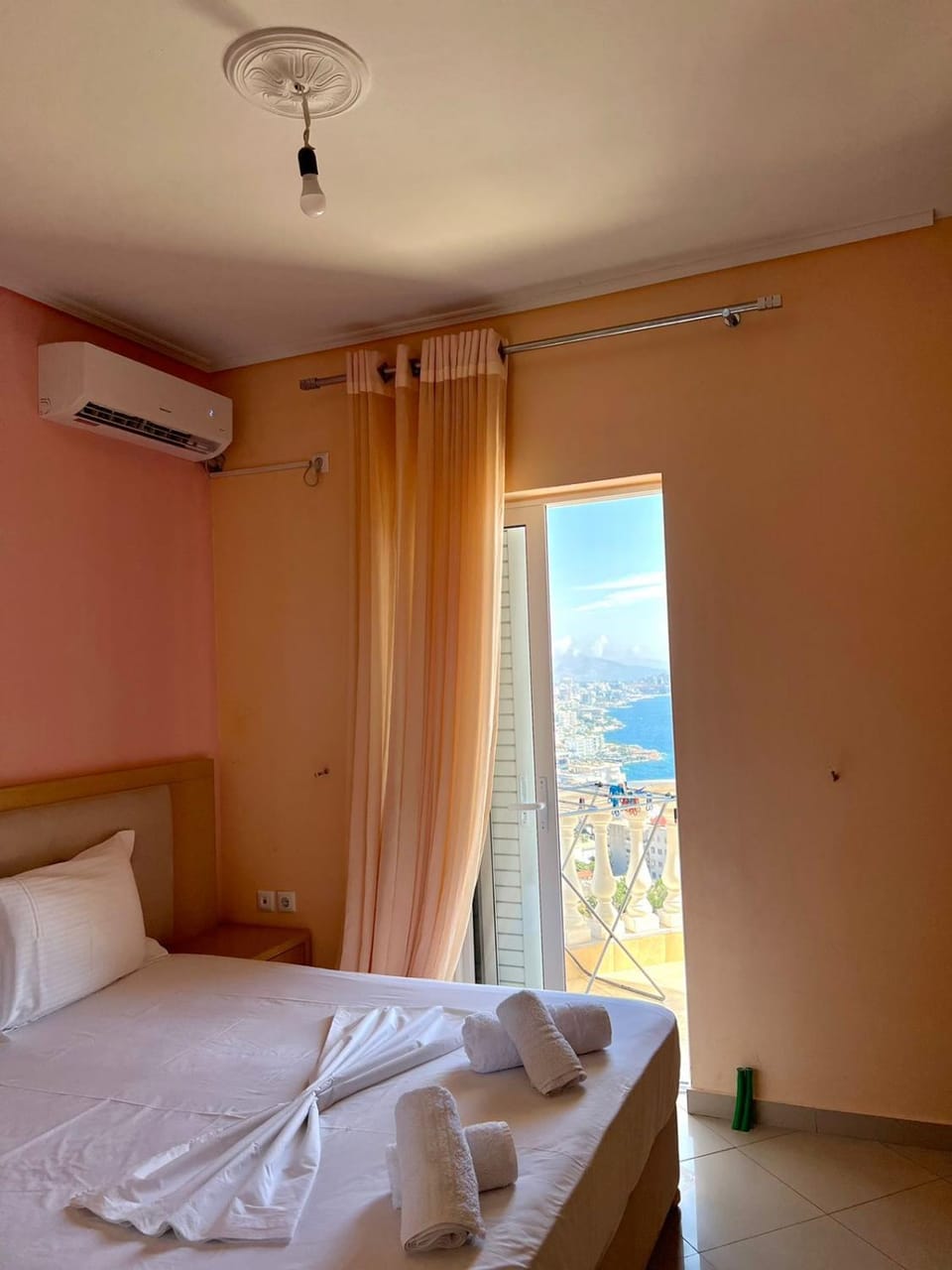Bed, Bedroom, air conditioner