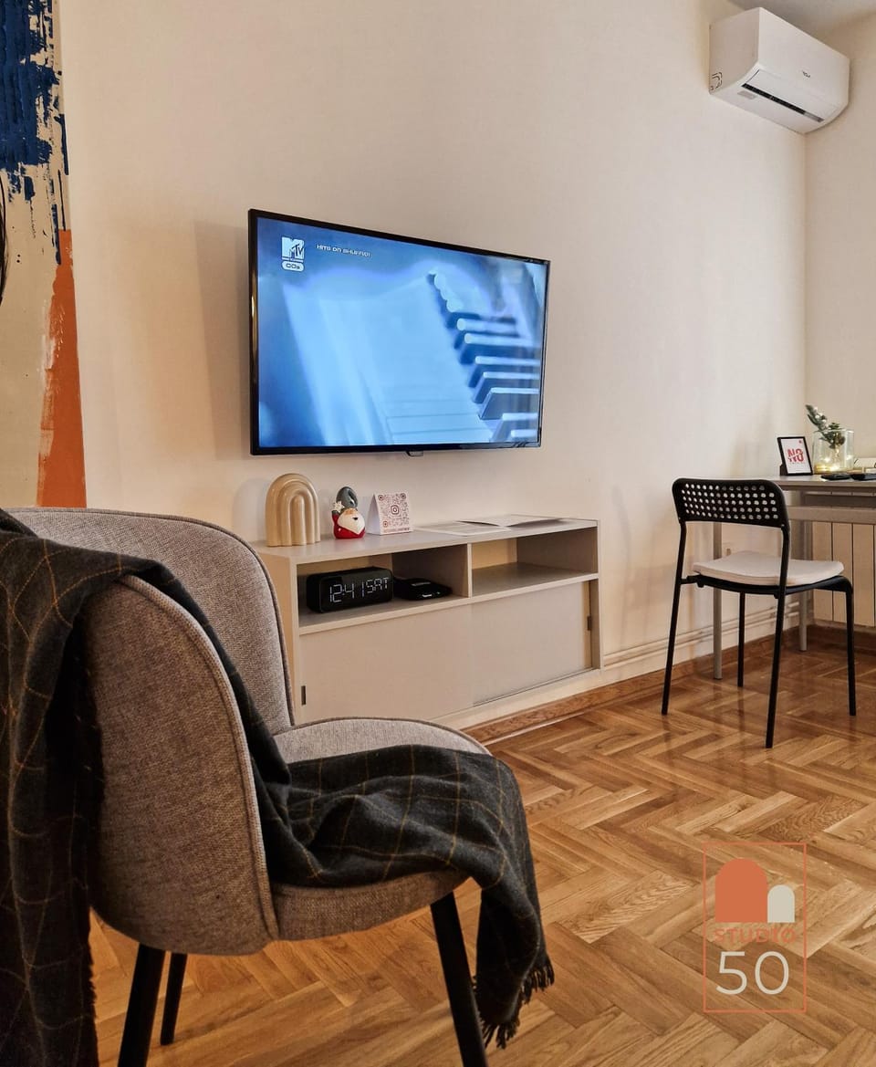 TV and multimedia, Living room, Dining area