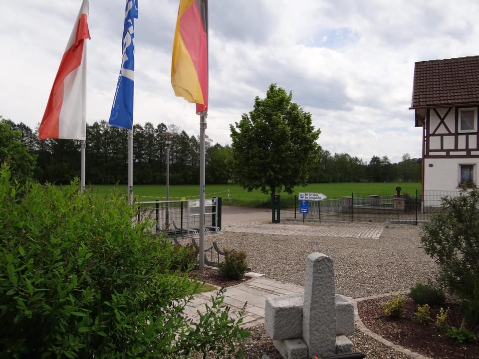 Facade/entrance, Area and facilities