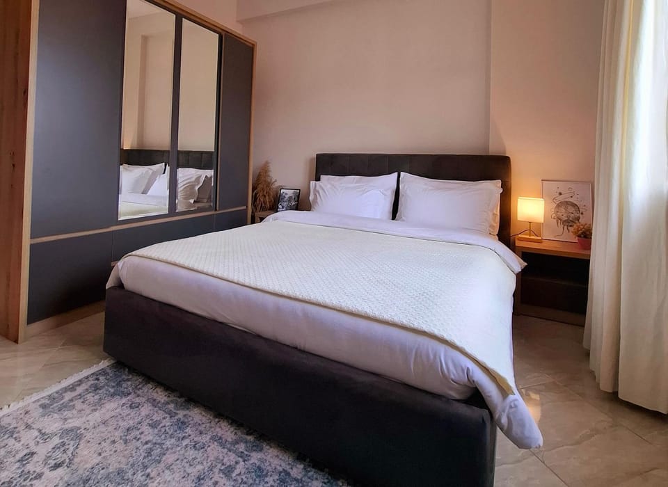 Photo of the whole room, Bedroom