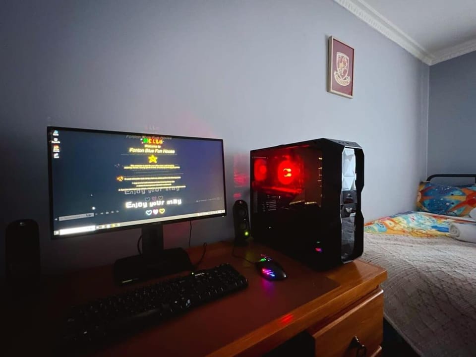 Fonton Blue Holiday Home close to City and Airport House in Glenorchy