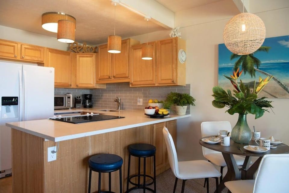 Shores of Maui 109 · SOM 109 Remodeled Condo Across Ocean w Pool House in Kihei