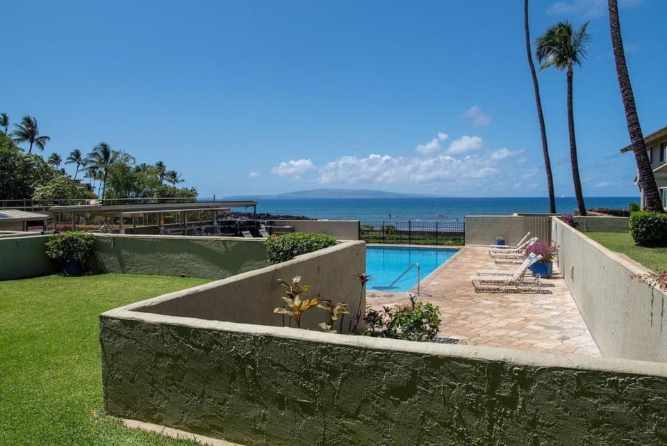 Shores of Maui 109 · SOM 109 Remodeled Condo Across Ocean w Pool House in Kihei