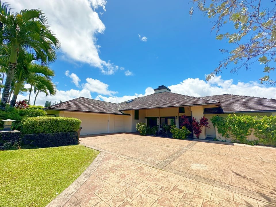 Coral Hale 5br 3ba Luxury Home, AC, Hot Tub and Stunning Views House in Princeville