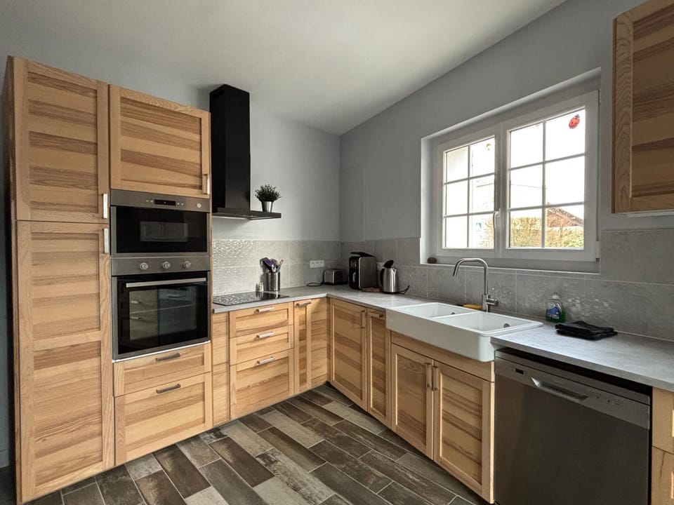 dishwasher, oven, pet friendly, stove, toaster