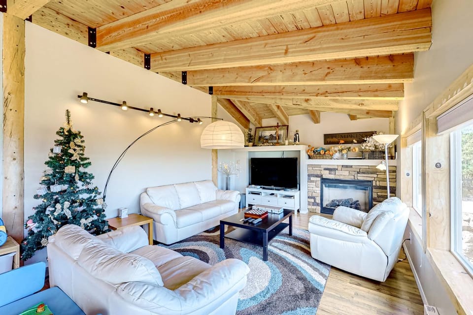 Views, Deck & Games Galore: Brian Head Home House in Brian Head