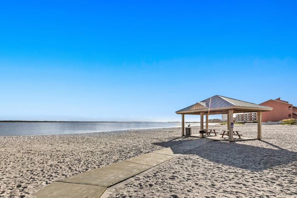 Sand Dollar W202 Apartment in Pensacola Beach