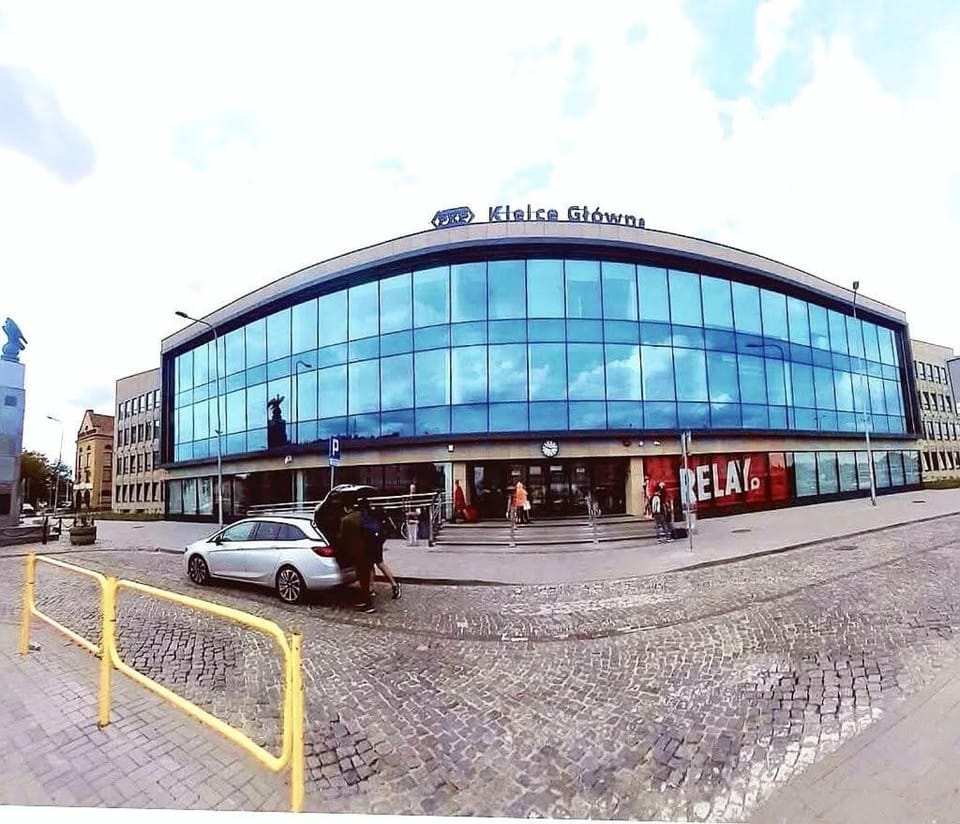Apartament Delfin - Na Wspólnej Centrum PKP Kielce Główne Sienkiewicza - Garaż Podziemny -f-vat Apartment in Poland