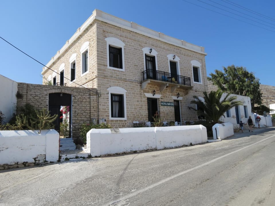 Facade/entrance, Area and facilities