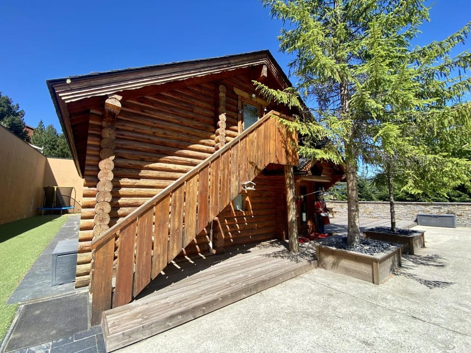 Les Angles : Haut de Chalet 100m², Sauna, 6 Pers - FR-1-758-11 Apartment in Occitanie