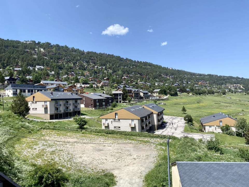 Studio Cabine 26m², 4 pers, proche commerces et pistes - FR-1-758-3 Cabin in Catalonia