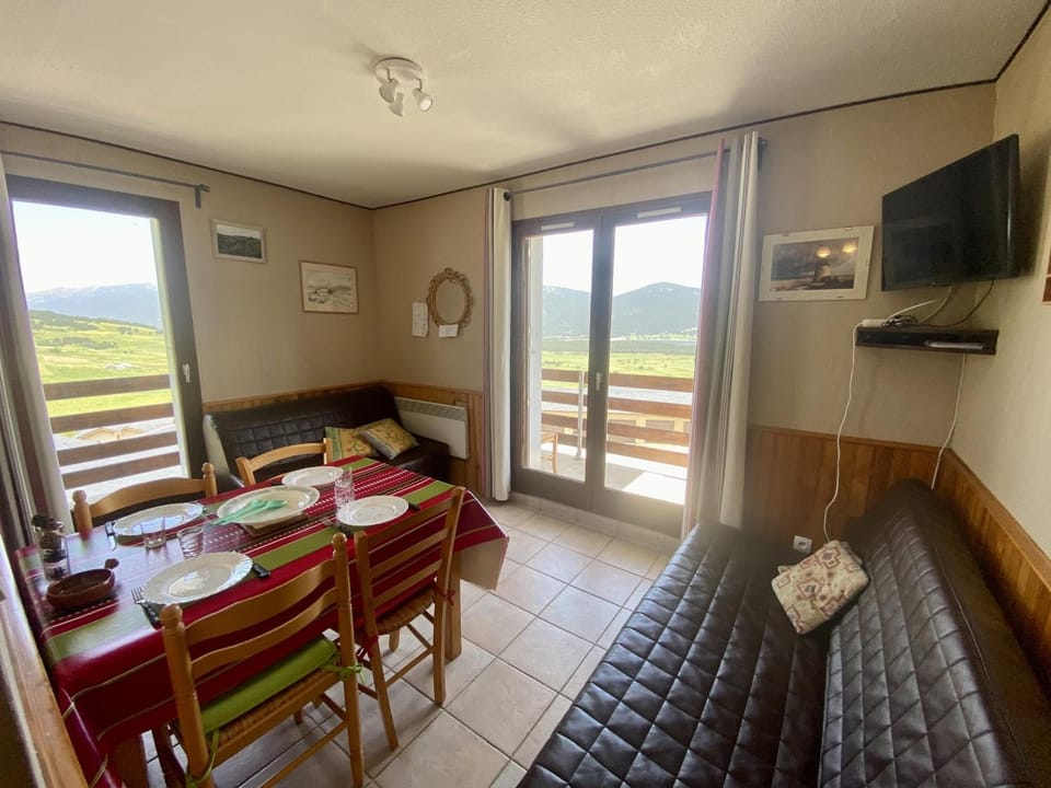Studio Cabine 26m², 4 pers, proche commerces et pistes - FR-1-758-3 Cabin in Catalonia