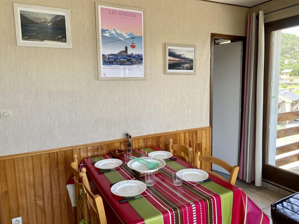 Studio Cabine 26m², 4 pers, proche commerces et pistes - FR-1-758-3 Cabin in Catalonia