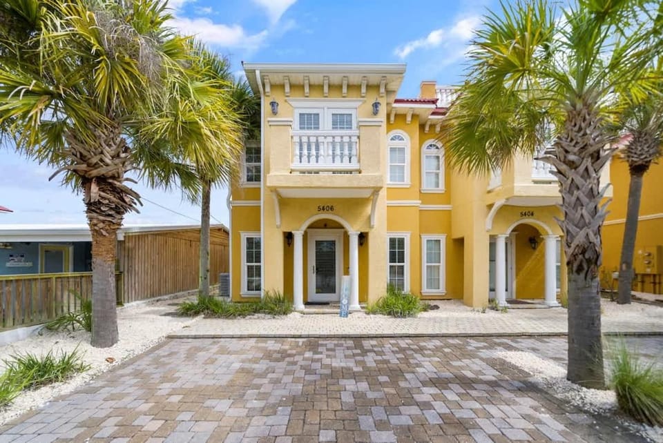 Fall Special, Lux 4BR House Sleeps 12, Pool, Elevator, King bed House in Lower Grand Lagoon