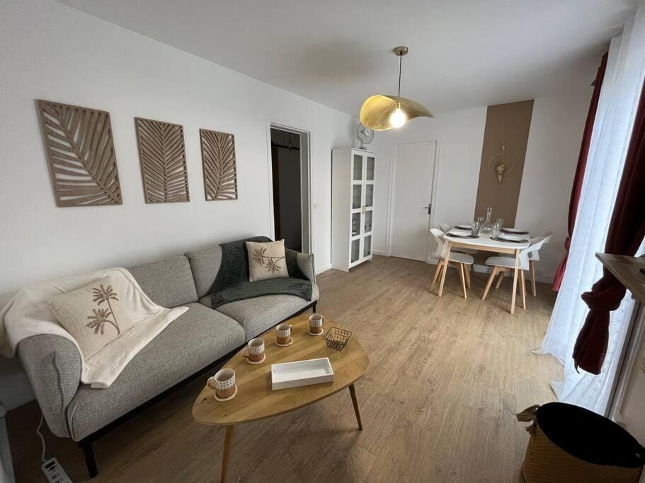 TV and multimedia, Living room, Dining area