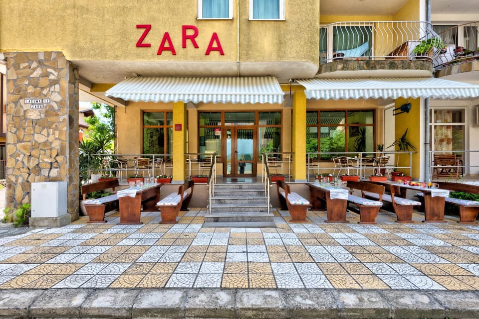 Facade/entrance
