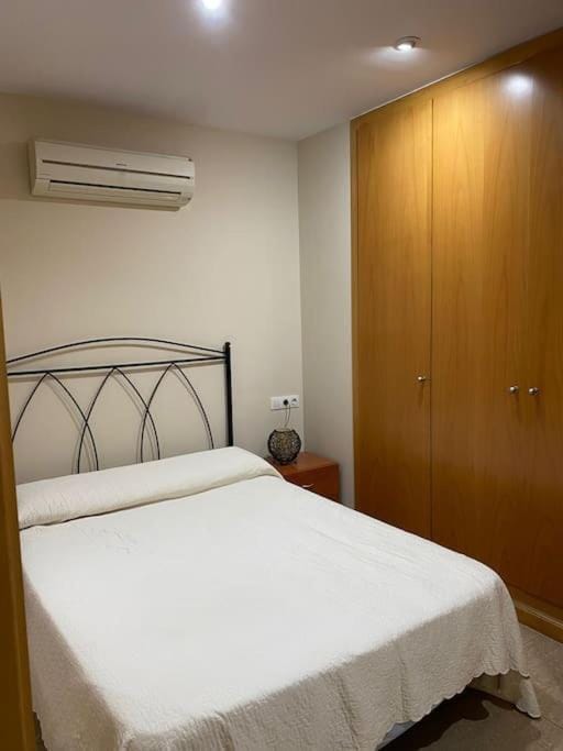 Bed, Bedroom, air conditioner