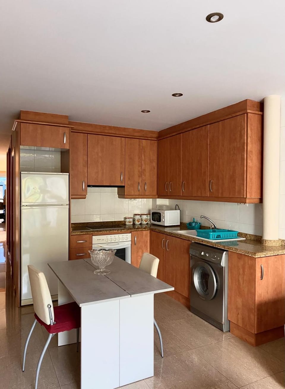 Kitchen or kitchenette, Dining area, oven, washing machine