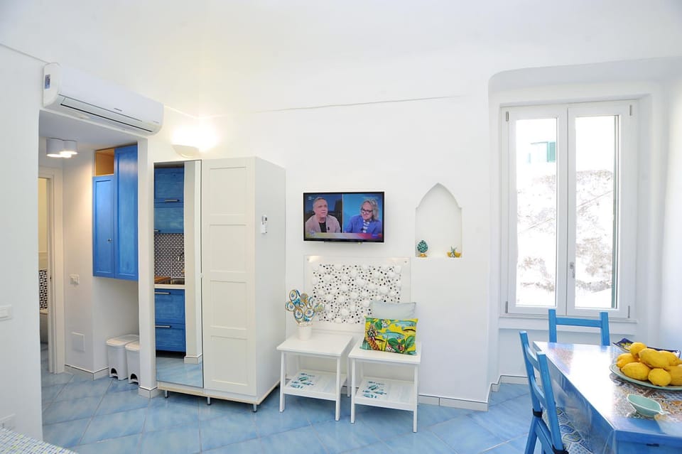 TV and multimedia, Dining area, wardrobe
