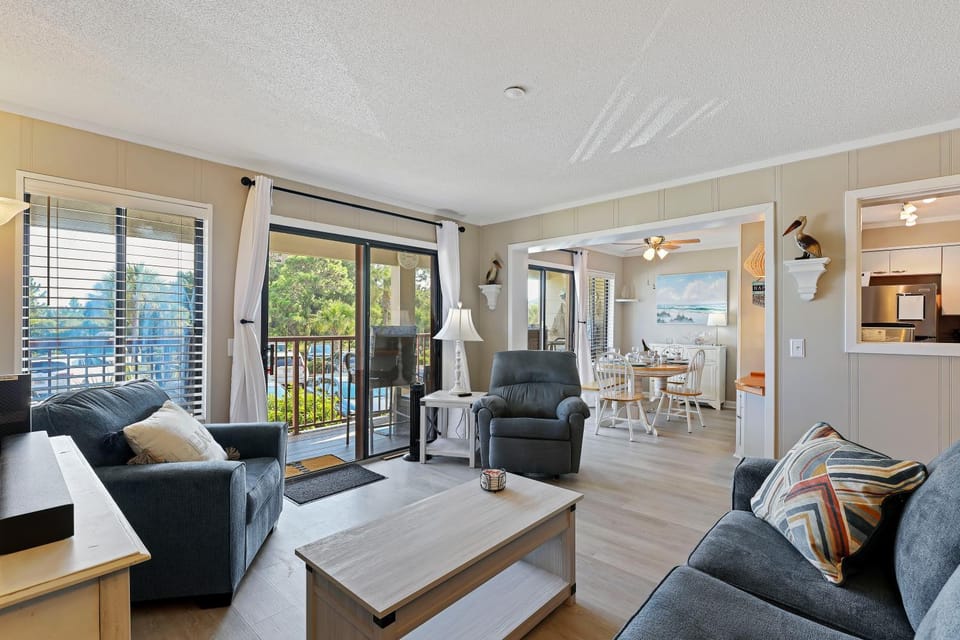 Covered Porch! Queen 2 Twins Sleeper Sofa Bikes & Beach Gear included House in Hilton Head Island