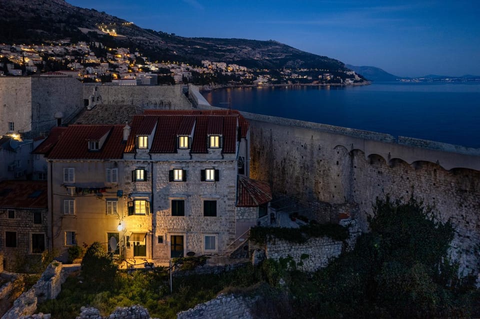 Property building, Nearby landmark, Night, Bird's eye view, Landmark view, Location