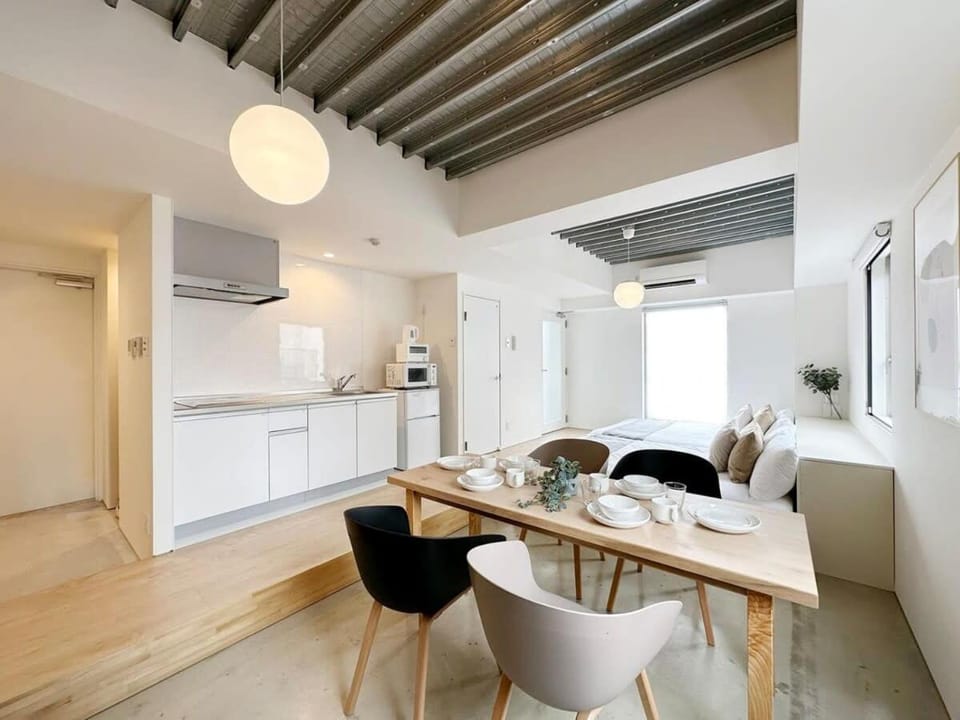 Kitchen or kitchenette, Seating area, Dining area