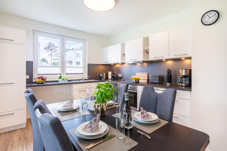 Kitchen or kitchenette, Dining area, toaster