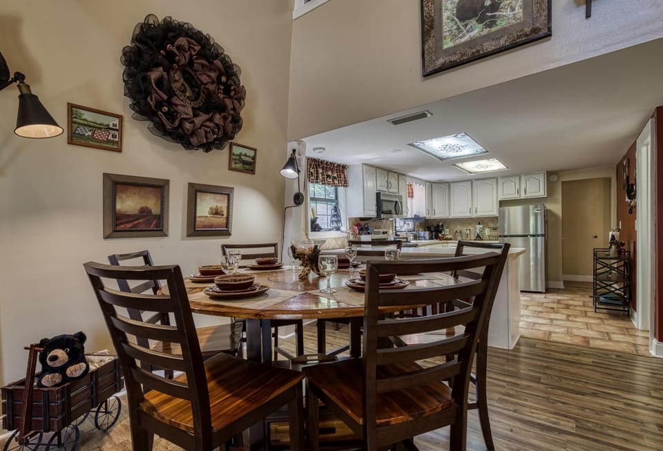 Bearadise - Sleeps 11 with a game room and resort amenities near Ober Gatlinburg Chalet in Gatlinburg