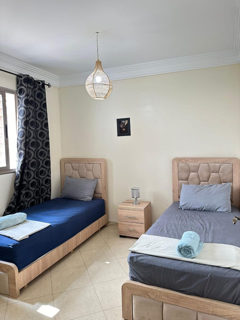 Bed, Living room, Photo of the whole room, Seating area, Bedroom, towels