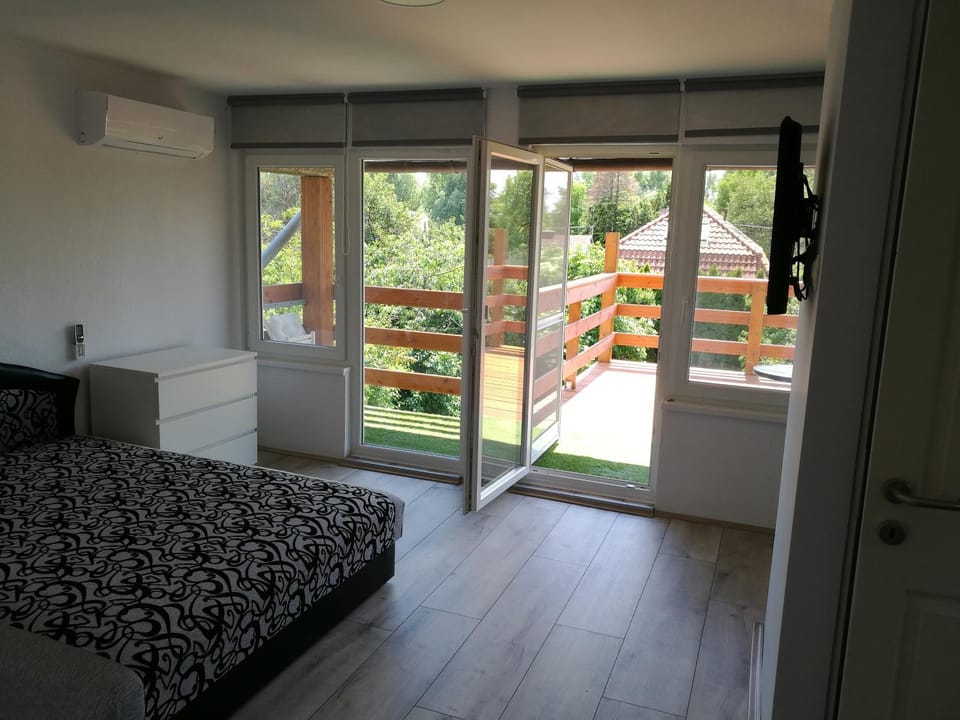 Property building, Balcony/Terrace, Garden view