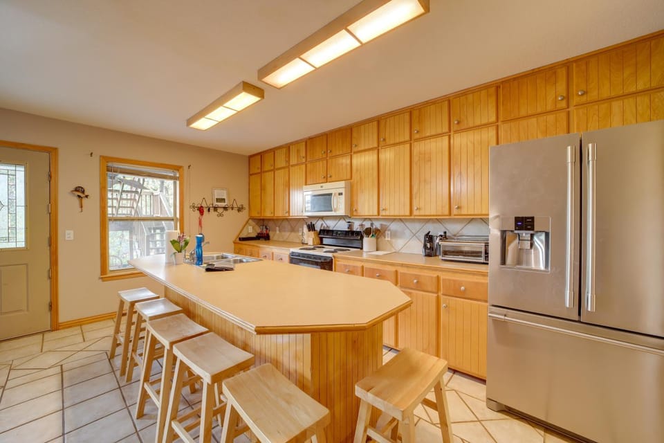 Lake Eufaula Retreat with Boat Slip and Fireplace! House in Eufaula