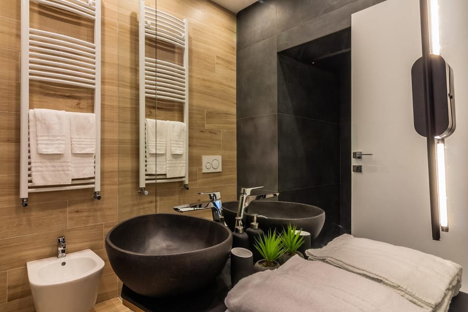 Shower, Toilet, Bathroom, bidet, towels