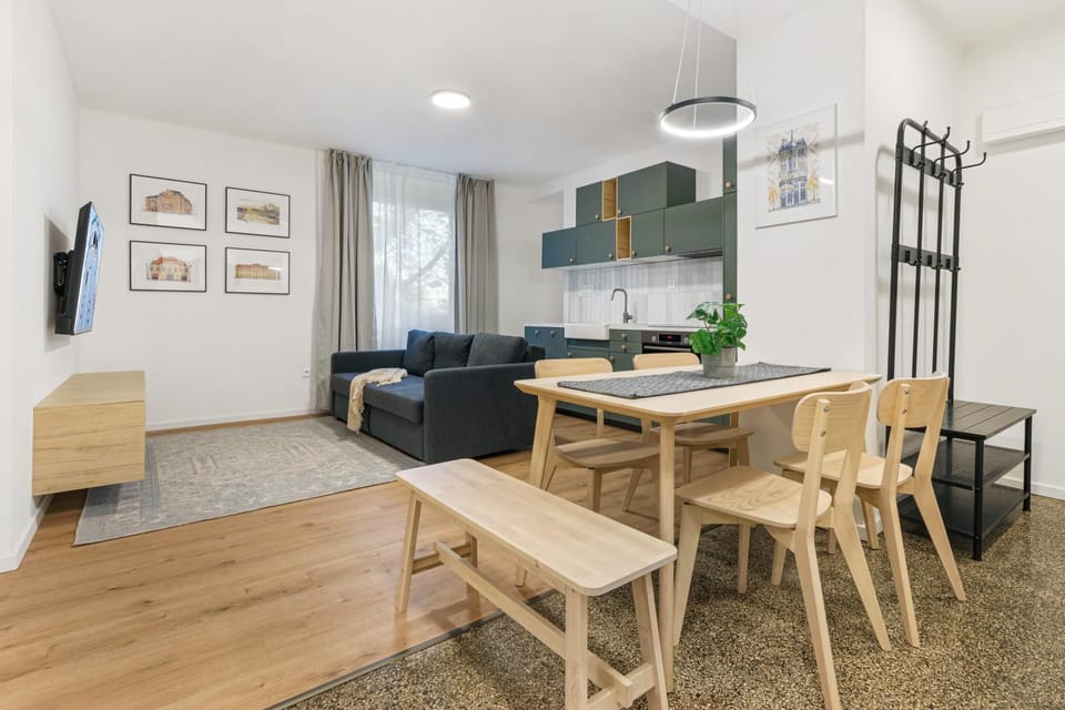 TV and multimedia, Kitchen or kitchenette, Living room, Seating area, Dining area