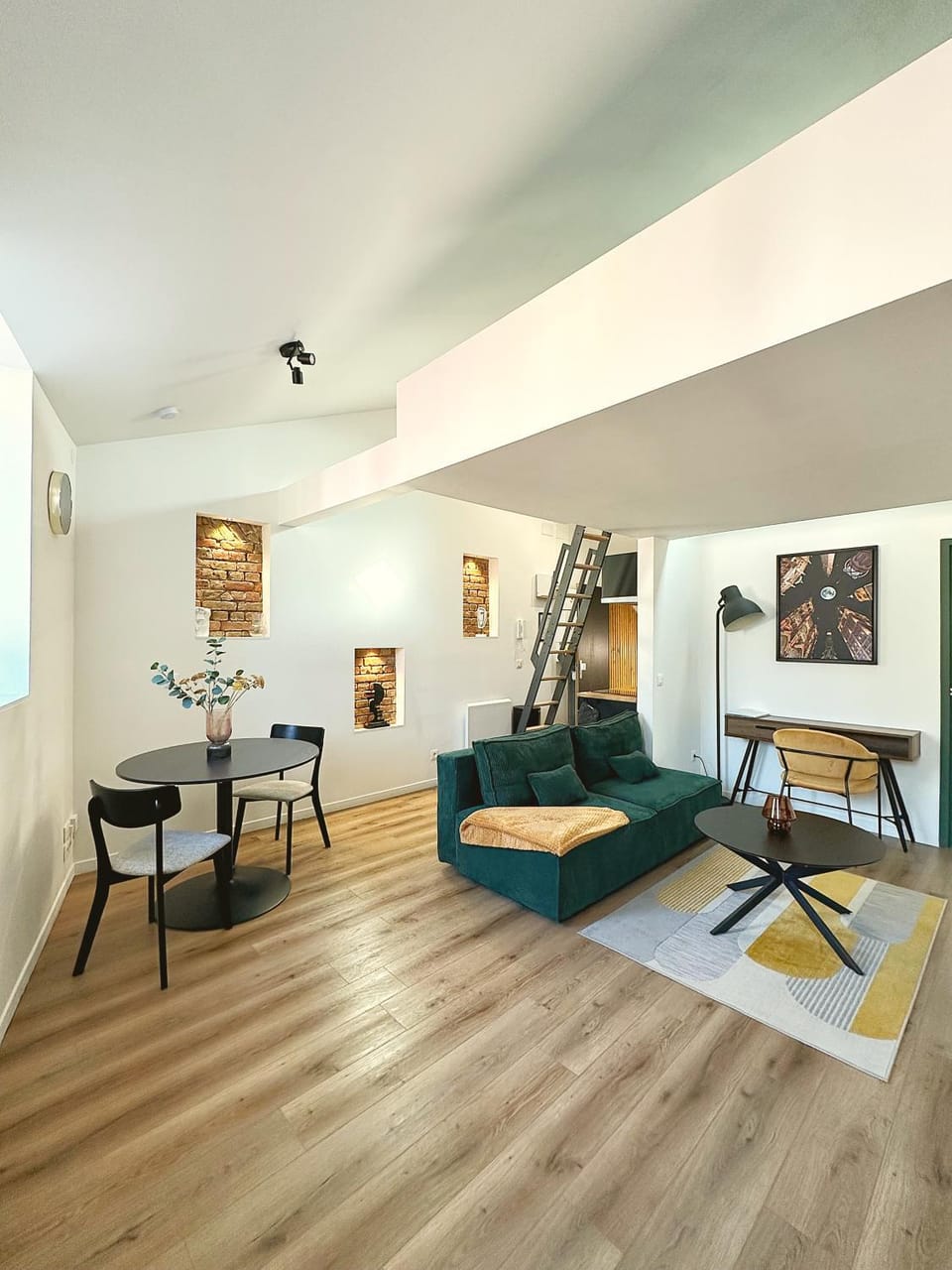 Living room, Seating area