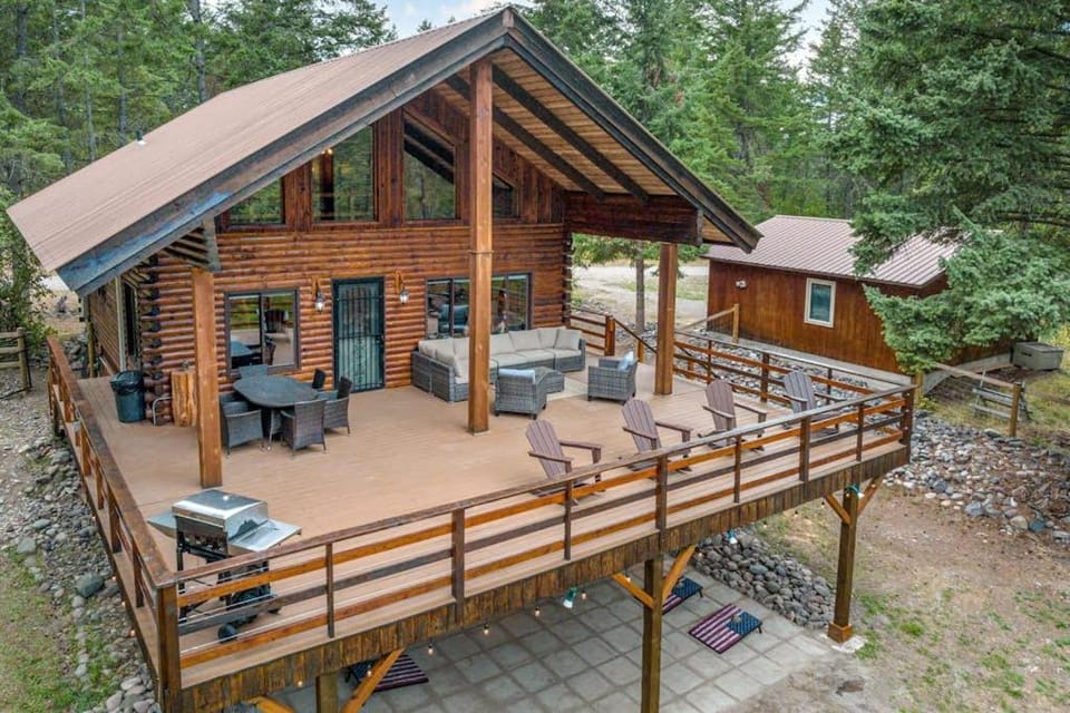 Log Cabin Lookout Cabin in Idaho