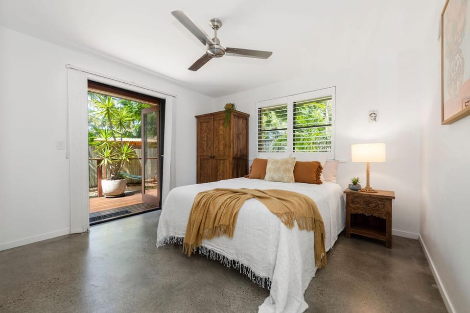 Bed, Bedroom, fireplace
